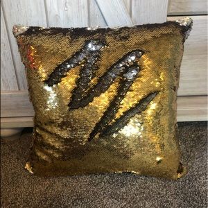 Sparkle pillow